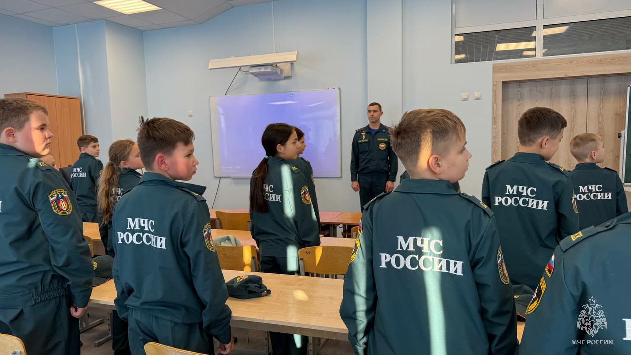 В ритме кадетской жизни. В кадетском классе МЧС России в МОУ СОШ №16 им. Героя РФ Ольги Сергеевны Качуры кипит насыщенная и интересная жизнь! Под чутким руководством наставника, капитана внутренней службы Дениса Андреевича... В ритме кадетской жизни. В кадетском классе МЧС России в МОУ СОШ №16 им. Героя РФ Ольги Сергеевны Качуры кипит насыщенная и интересная жизнь! Под чутким руководством наставника, капитана внутренней службы Дениса Андреевича...