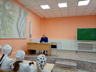 Прокурор Центрального района г. Челябинска провел просветительскую встречу с учащимися Челябинского медицинского колледжа