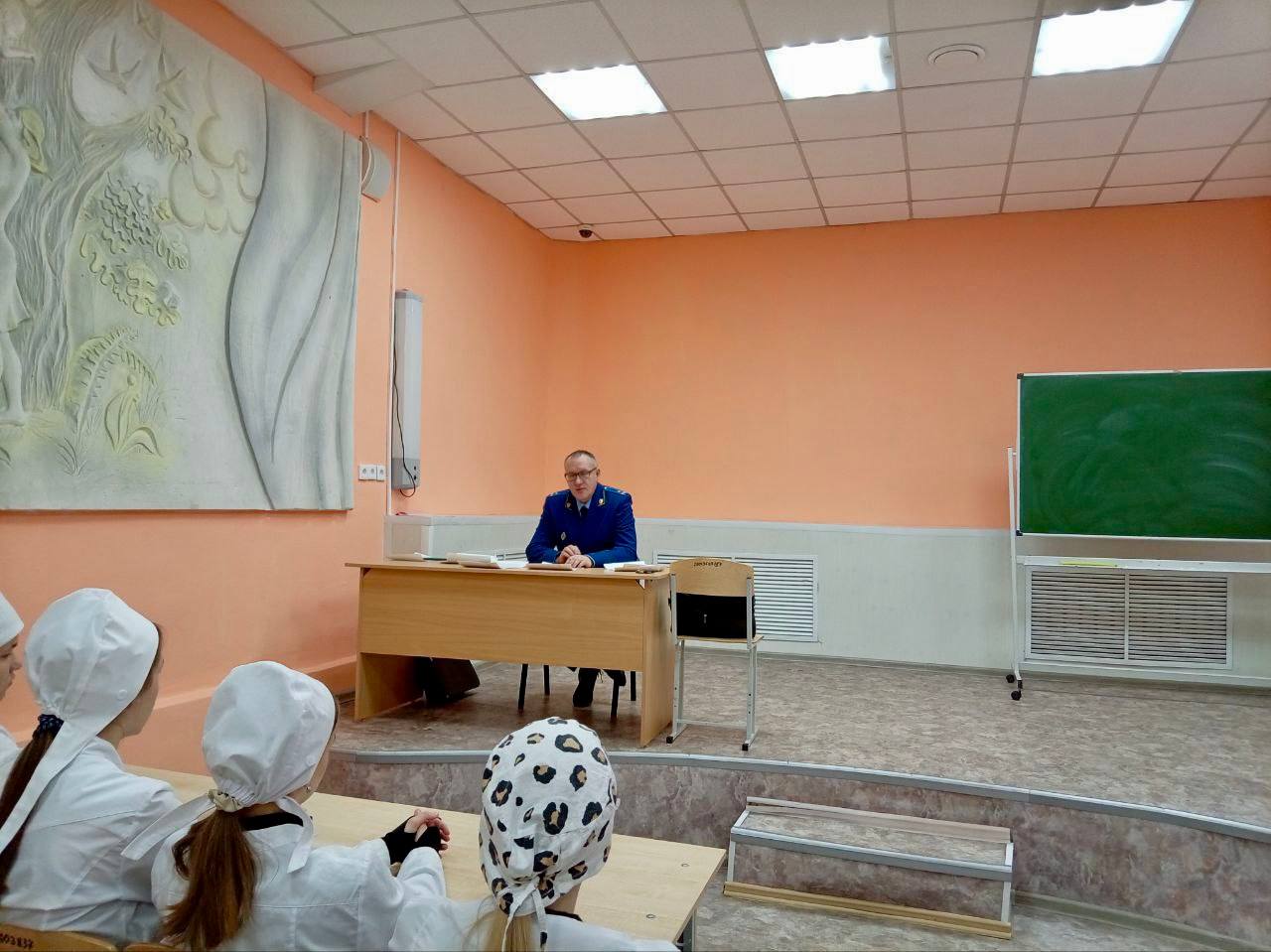 Прокурор Центрального района г. Челябинска провел просветительскую встречу с учащимися Челябинского медицинского колледжа