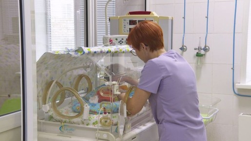 Яркая шапочка и носочки: как в Челябинске выхаживают недоношенных детей