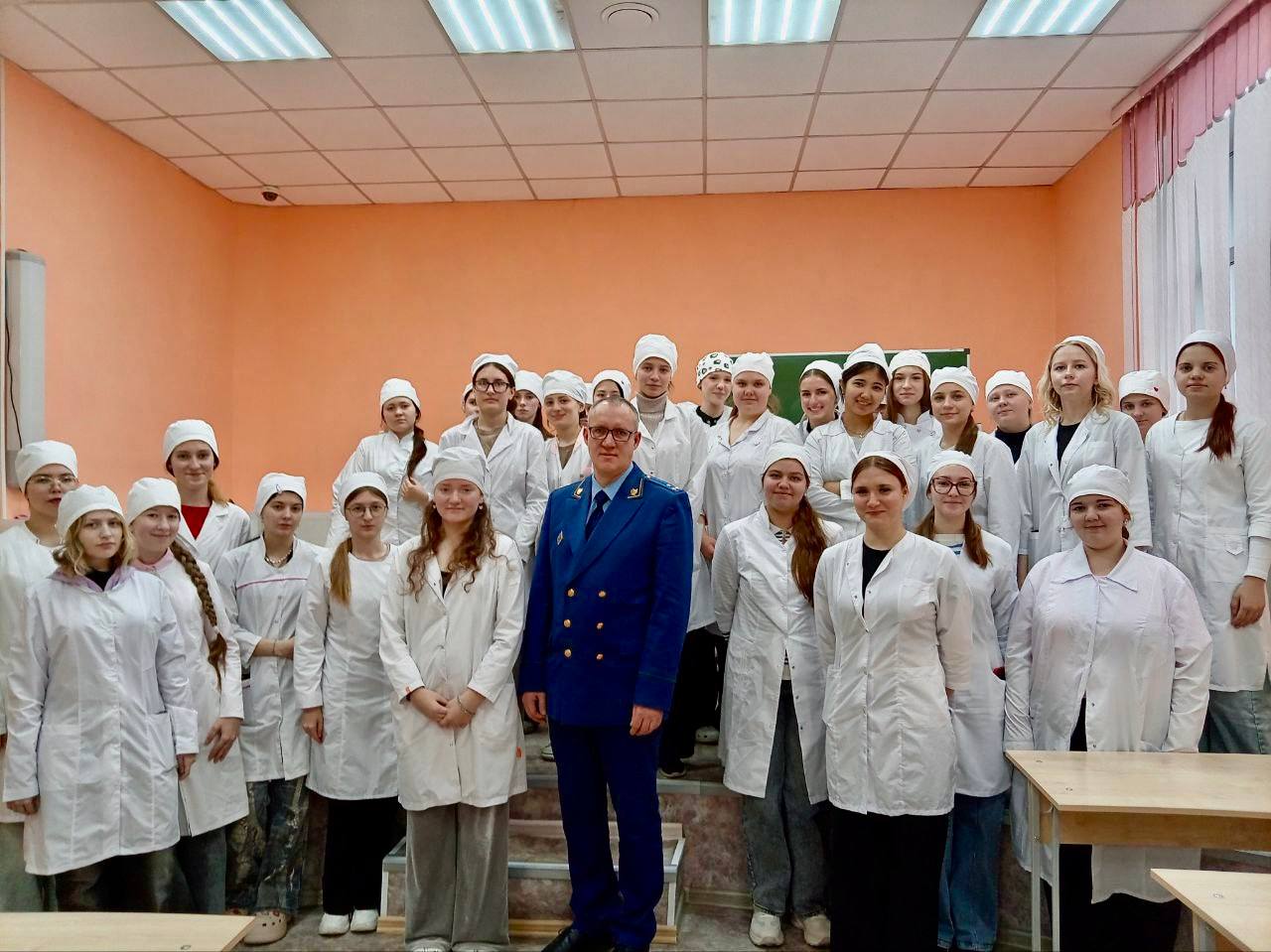 Прокурор Центрального района г. Челябинска провел просветительскую встречу с учащимися Челябинского медицинского колледжа Прокурор Центрального района г. Челябинска провел просветительскую встречу с учащимися Челябинского медицинского колледжа