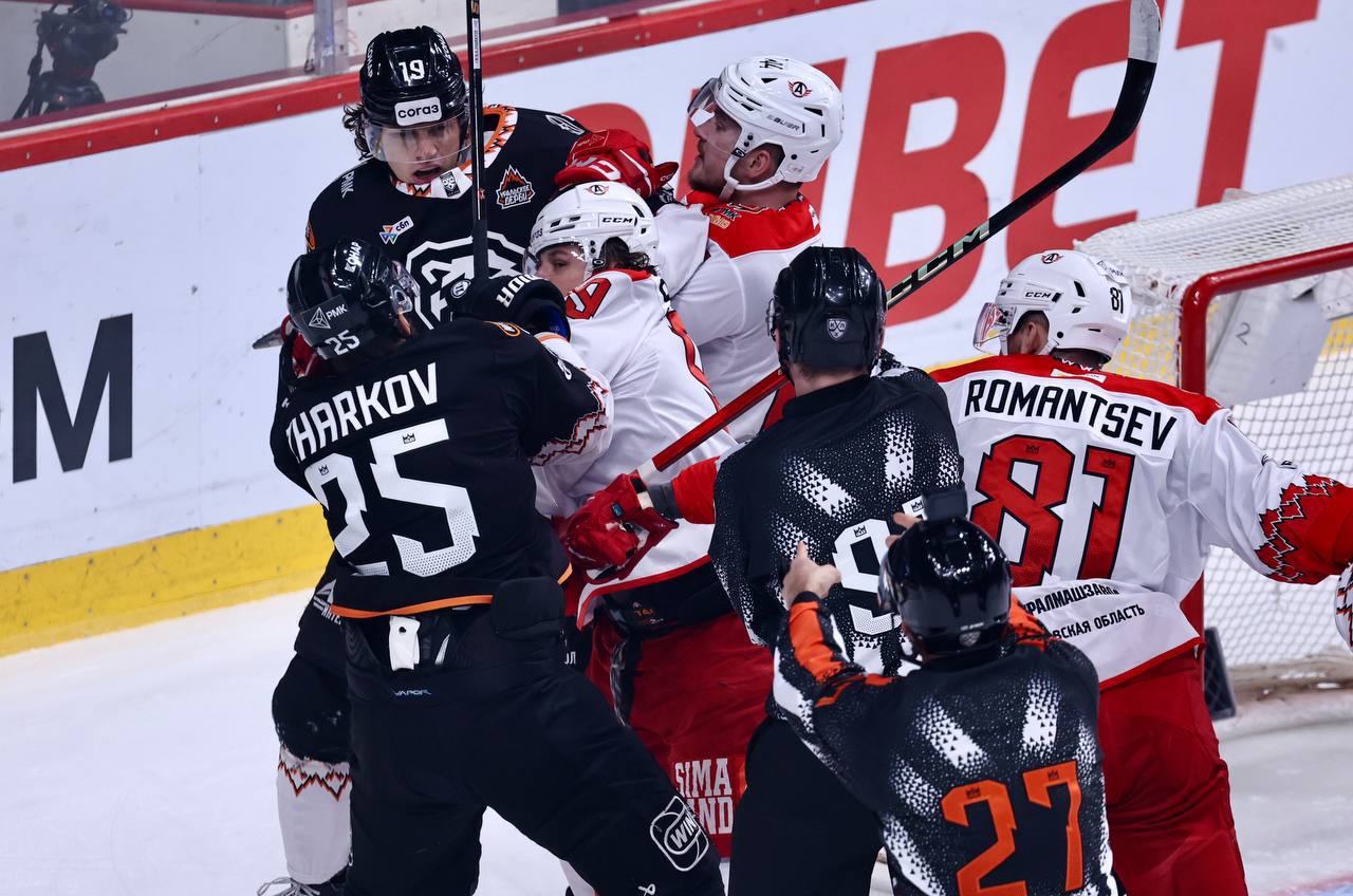 Это было больно. «Трактор» снова уступил «Автомобилисту» в Уральском дерби Это было больно. «Трактор» снова уступил «Автомобилисту» в Уральском дерби