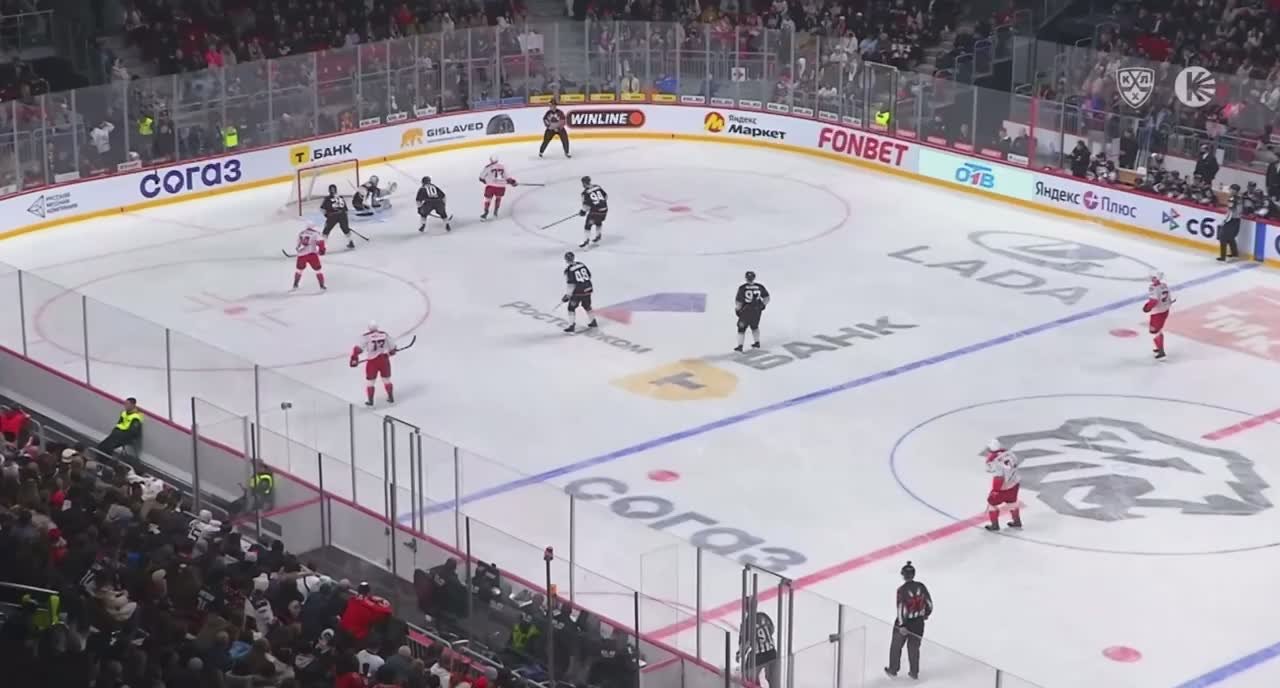 Хоккейный клуб «Автомобилист» одержал победу над челябинским «Трактором» со счетом 5:1 в матче регулярного чемпионата КХЛ