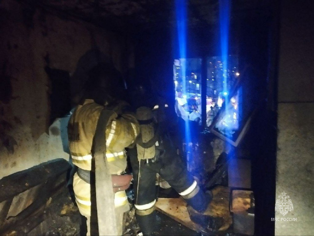 Пожар в челябинской многоэтажке Пожар в челябинской многоэтажке