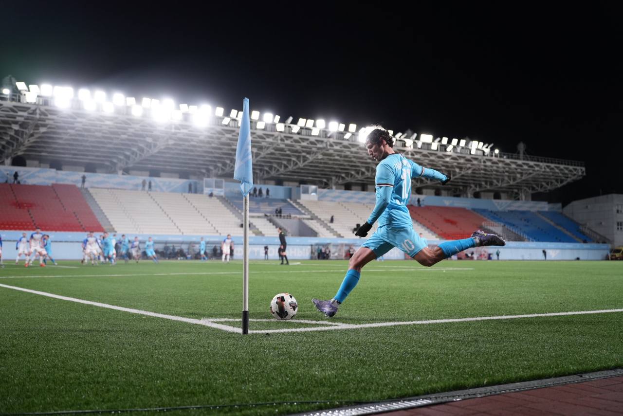 Острые моменты футбольного матча «Челябинск»-КАМАЗ запечатлела Марина Лапина