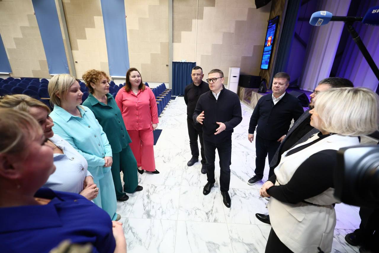 В селе под Челябинском открыли новое футбольное поле и Дом культуры В селе под Челябинском открыли новое футбольное поле и Дом культуры