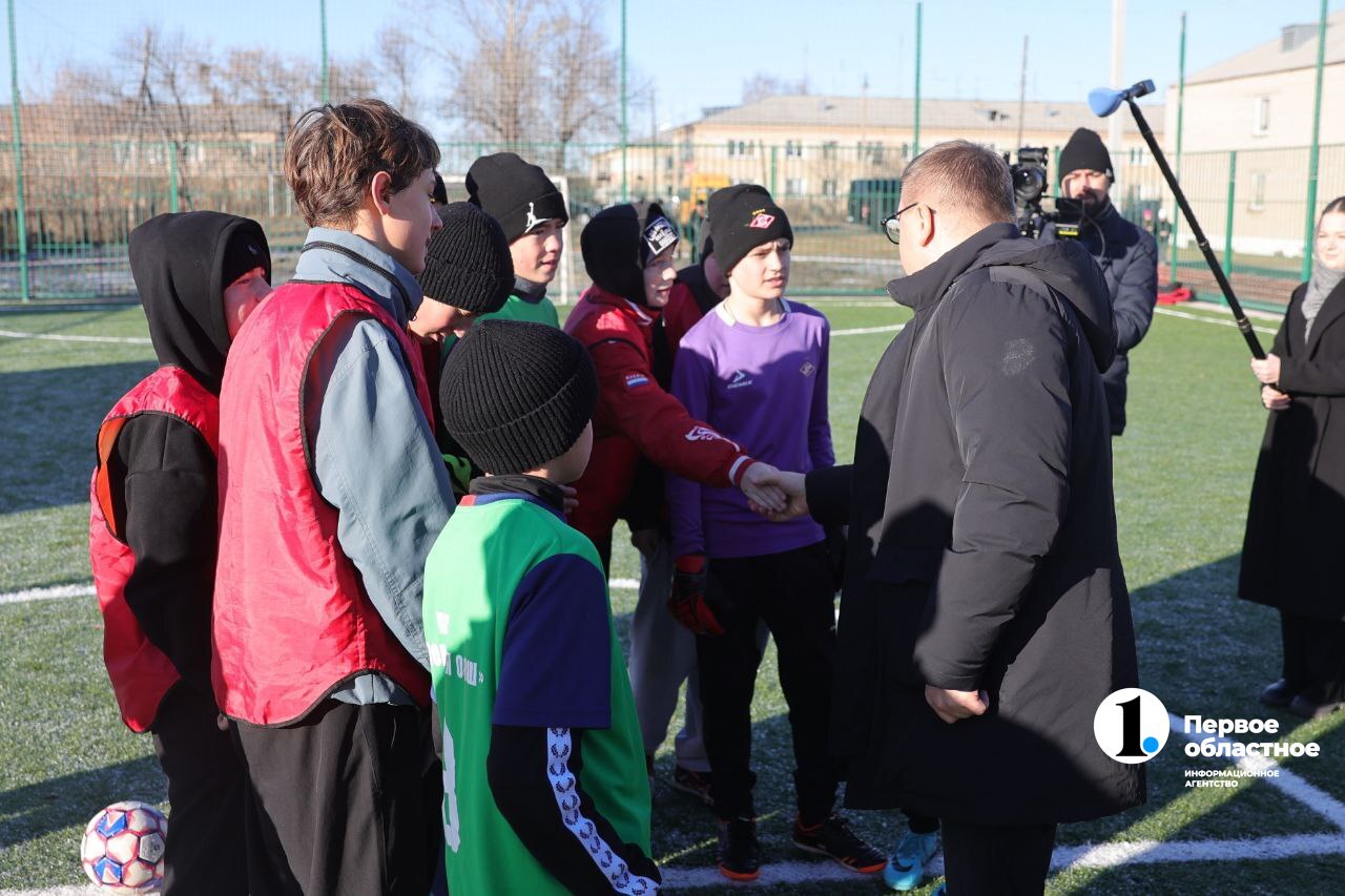 В Красноармейском районе при школе построили новое мини-футбольное поле В Красноармейском районе при школе построили новое мини-футбольное поле