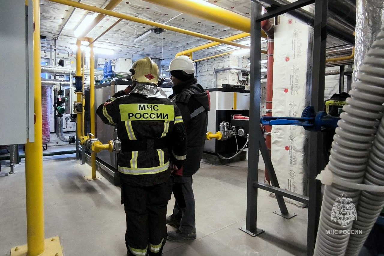 Учения на высоте: огнеборцы отработали навыки в условиях пожара в высотке Учения на высоте: огнеборцы отработали навыки в условиях пожара в высотке