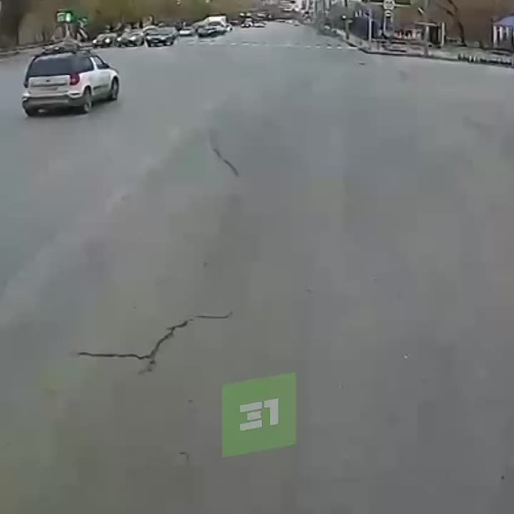 Из-за таких автохамов в Челябинске произошли ДТП с троллейбусами