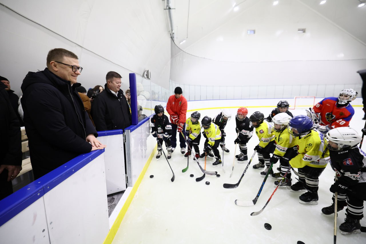 Алексей Текслер оценил новый хоккейный корт и набережную в Миасском