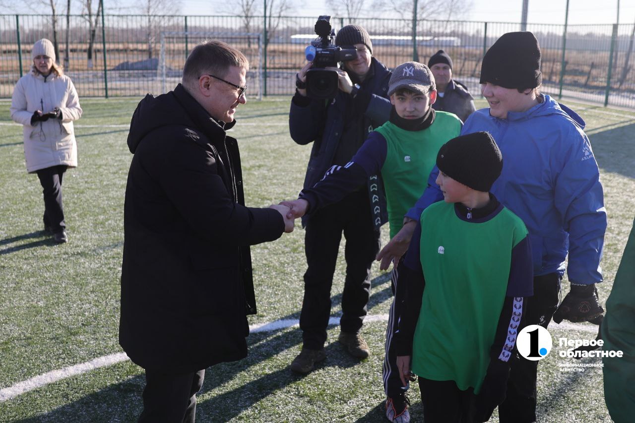 В Красноармейском районе при школе построили новое мини-футбольное поле В Красноармейском районе при школе построили новое мини-футбольное поле