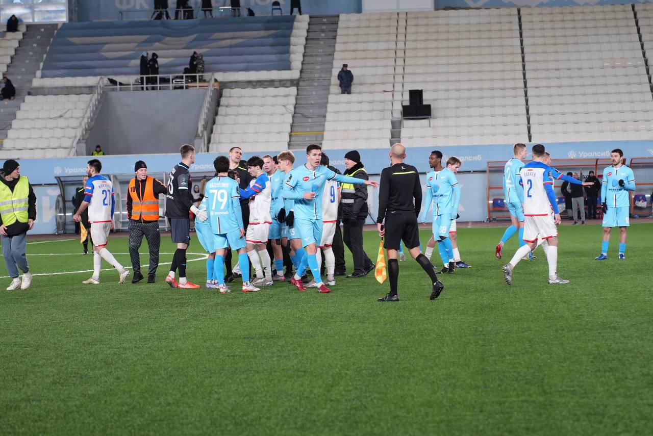 Острые моменты футбольного матча «Челябинск»-КАМАЗ запечатлела Марина Лапина Острые моменты футбольного матча «Челябинск»-КАМАЗ запечатлела Марина Лапина