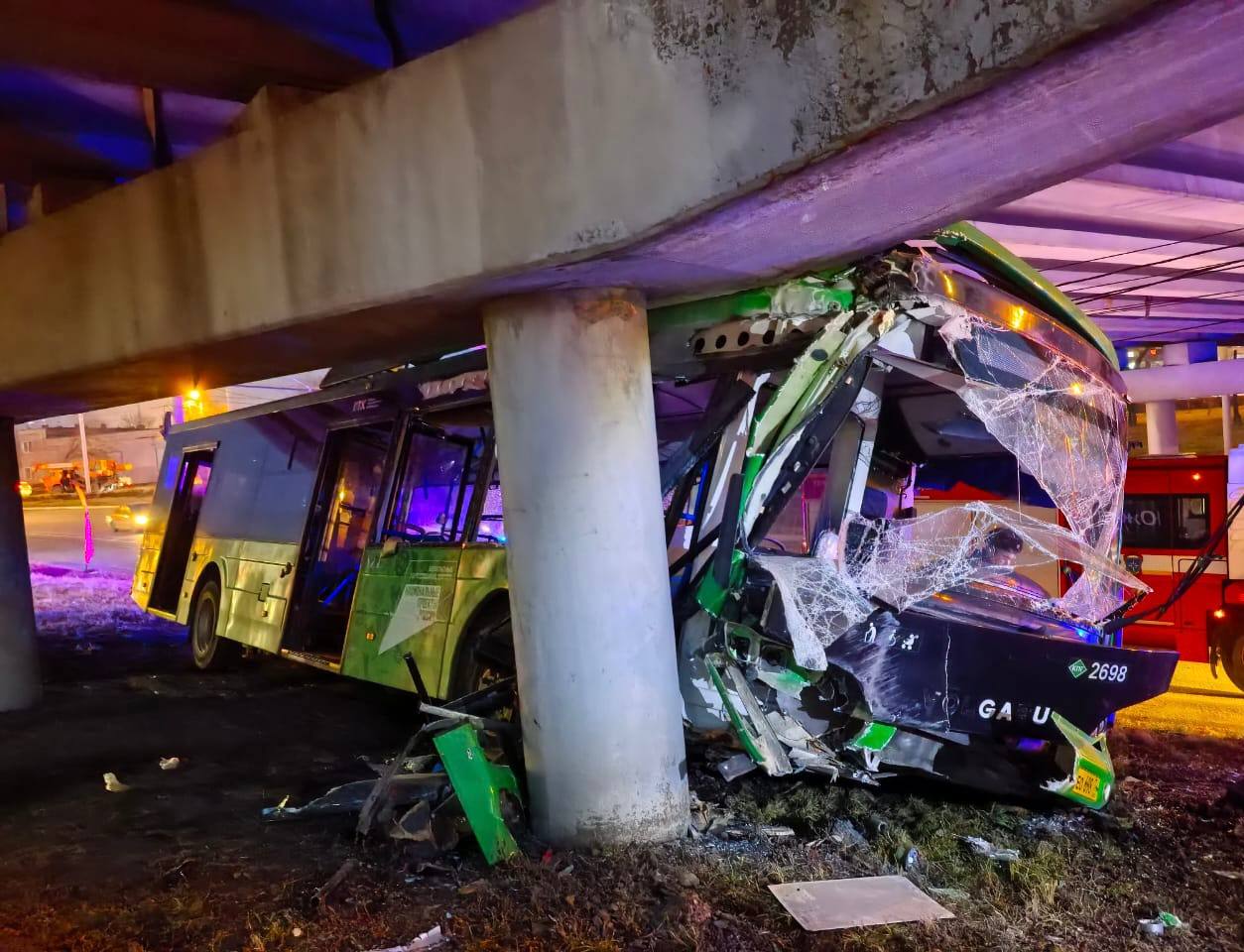 До двух миллионов на пострадавшего: в Челябинске пассажиры автобуса, врезавшегося в опору моста, получат компенсации