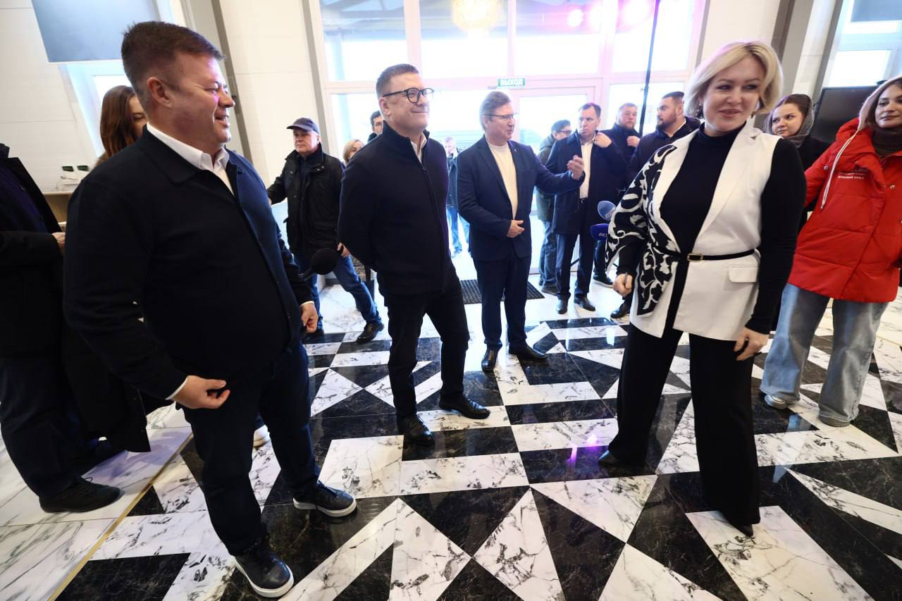 В селе под Челябинском открыли новое футбольное поле и Дом культуры В селе под Челябинском открыли новое футбольное поле и Дом культуры