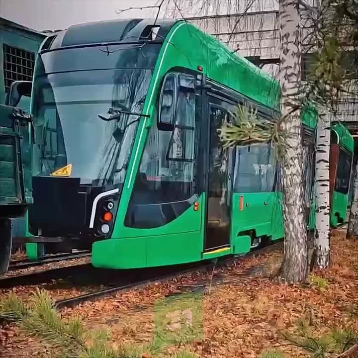 В Челябинск доставили трехсекционный трамвай