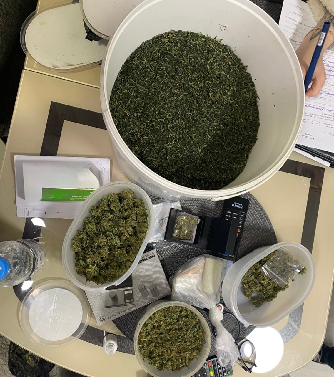 В Челябинске полицейские пресекли сбыт крупной партии наркотиков В Челябинске полицейские пресекли сбыт крупной партии наркотиков