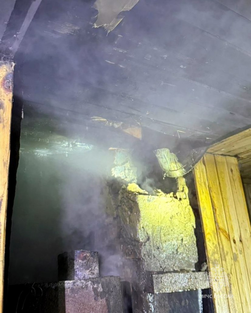 Снова пожар - снова баня. Накануне вечером сотрудники МЧС России работали на пожаре в городе Южноуральск: в частном домовладении на улице Клубничная загорелась баня Снова пожар - снова баня. Накануне вечером сотрудники МЧС России работали на пожаре в городе Южноуральск: в частном домовладении на улице Клубничная загорелась баня