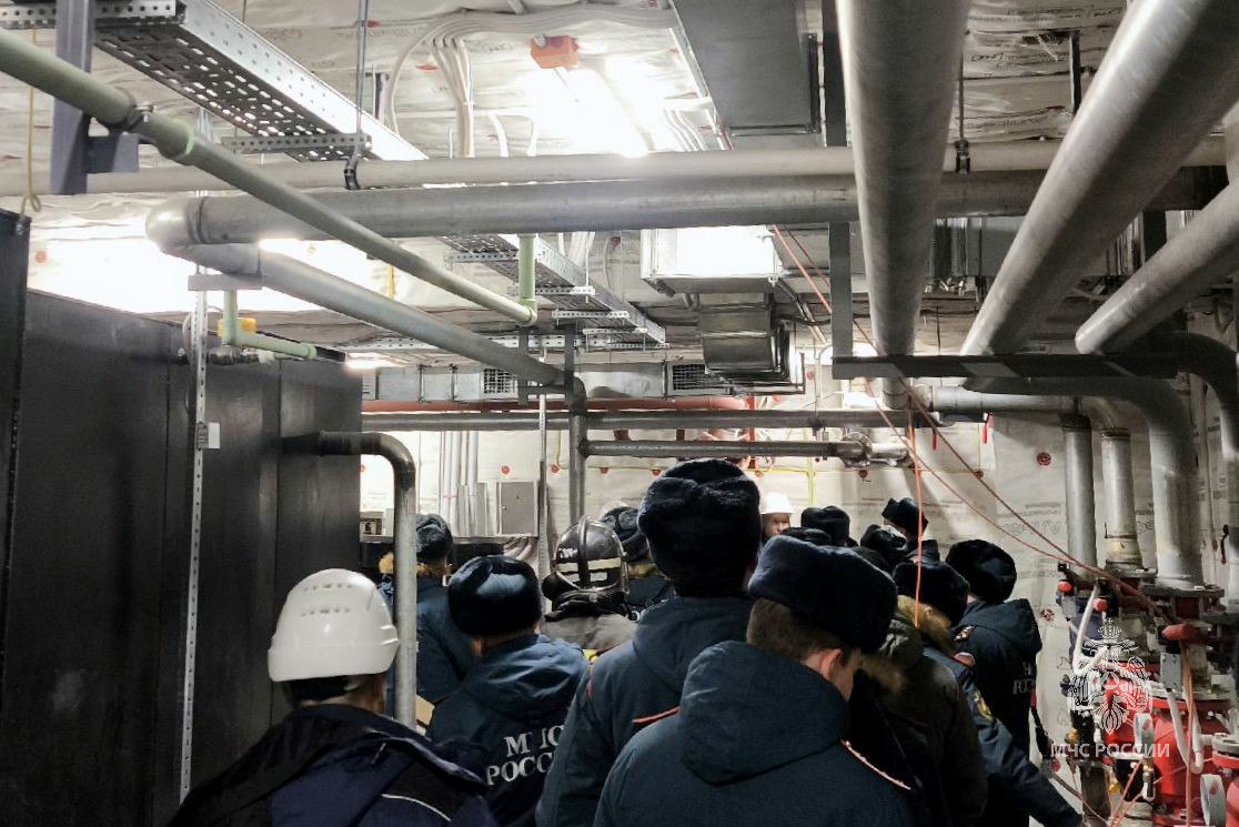 Учения на высоте: огнеборцы отработали навыки в условиях пожара в высотке Учения на высоте: огнеборцы отработали навыки в условиях пожара в высотке