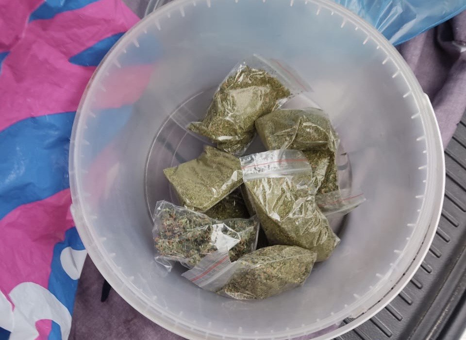 В Челябинске полицейские пресекли сбыт крупной партии наркотиков В Челябинске полицейские пресекли сбыт крупной партии наркотиков