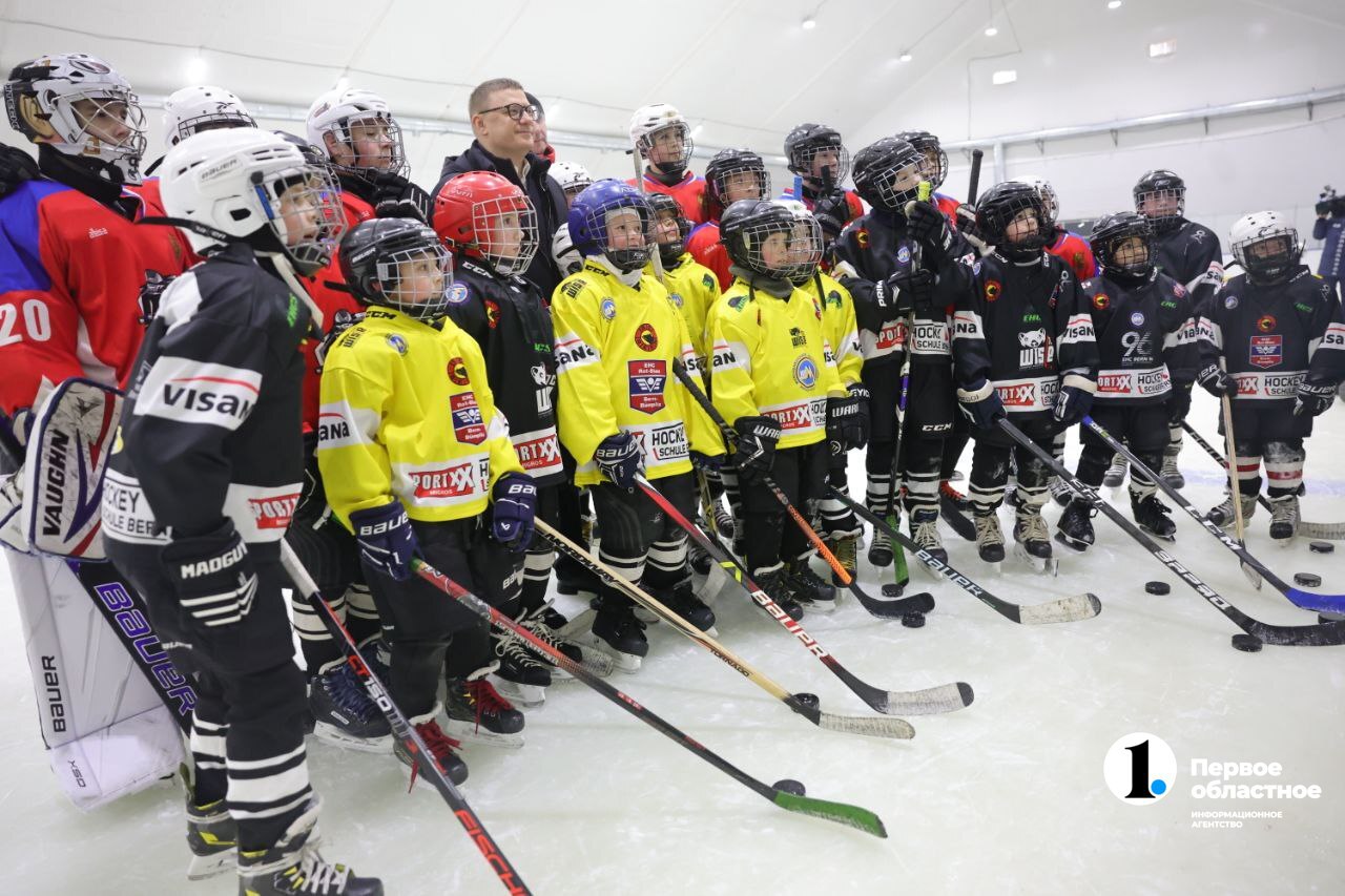 Новый крытый хоккейный корт открылся в селе Миасском!