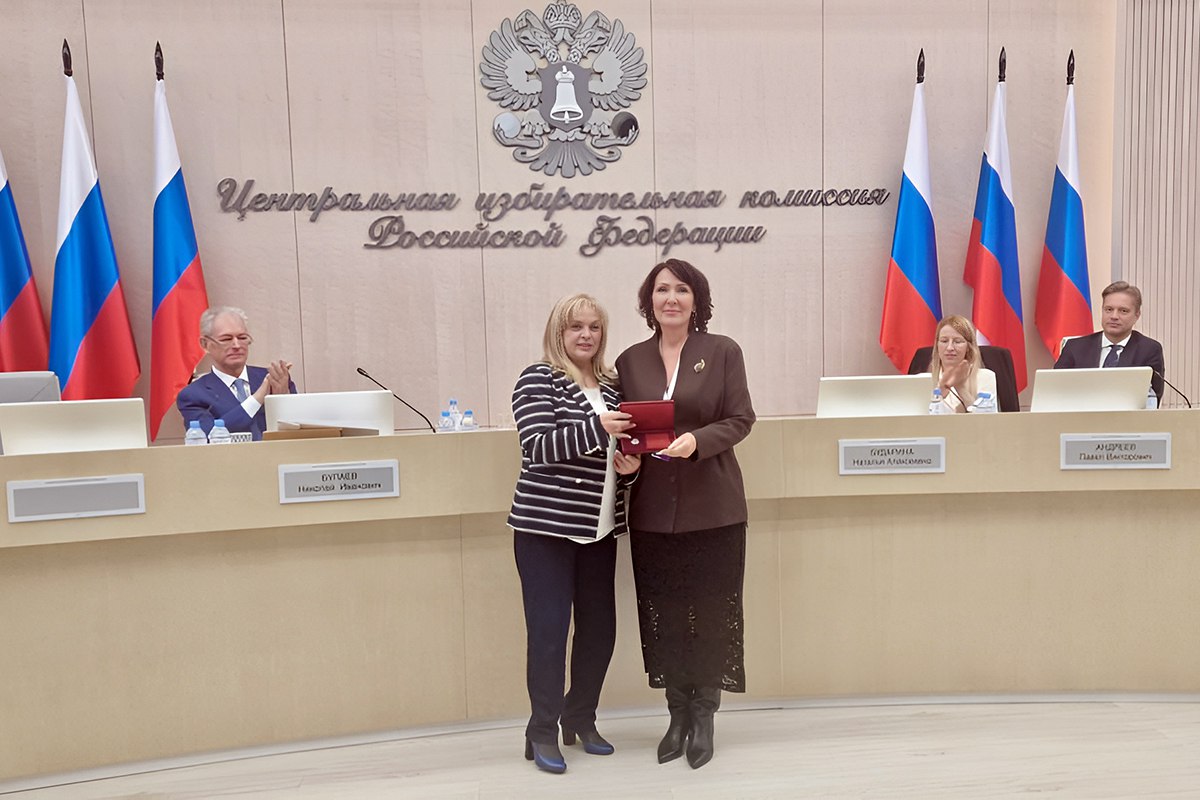 Секретарь Челябинского облизбиркома удостоена почетного звания