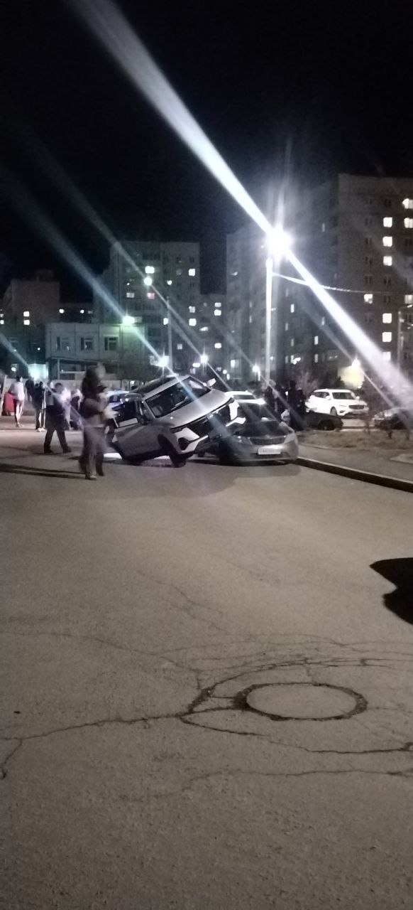 Как в индийском боевике: челябинец во время полицейской погони «припарковался» на чужую машину Как в индийском боевике: челябинец во время полицейской погони «припарковался» на чужую машину