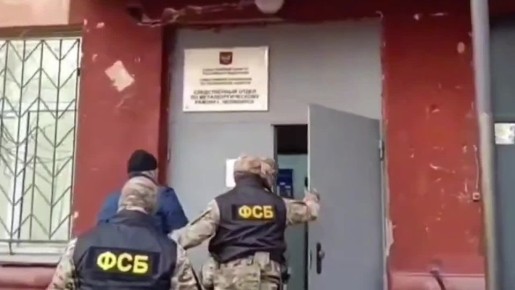 Следственный комитет показал, как задерживали начальника туберкулезной больницы ГУФСИН по Челябинской области, который брал взятки материальными ценностями