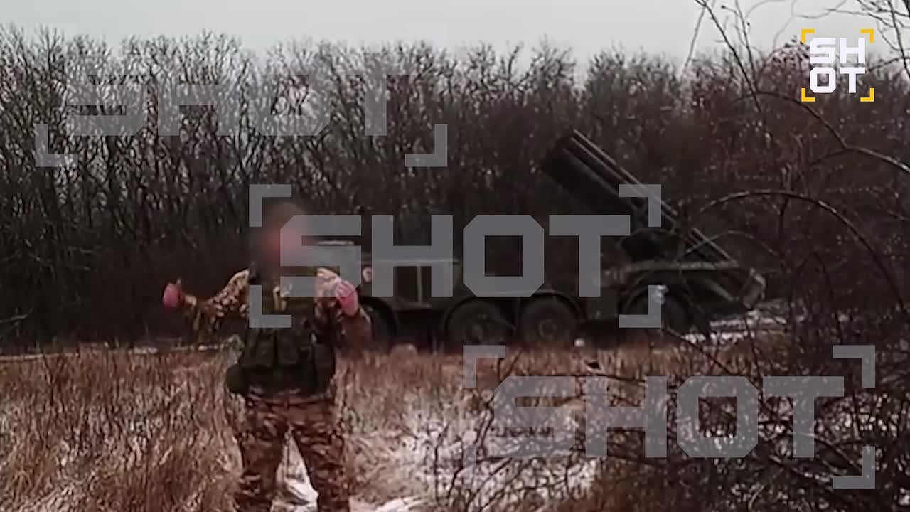 ВС РФ наносят массированные удары РСЗО «Град» по позициям ВСУ, которые находятся в окружении в Покровске