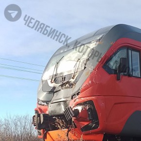 Пассажирский поезд врезался в мусоровоз под Челябинском: есть погибший и пострадавшие, сообщают очевидцы