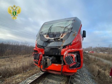 Уральская транспортная прокуратура выясняет обстоятельства столкновения грузовика с пассажирским поездом в Челябинской области