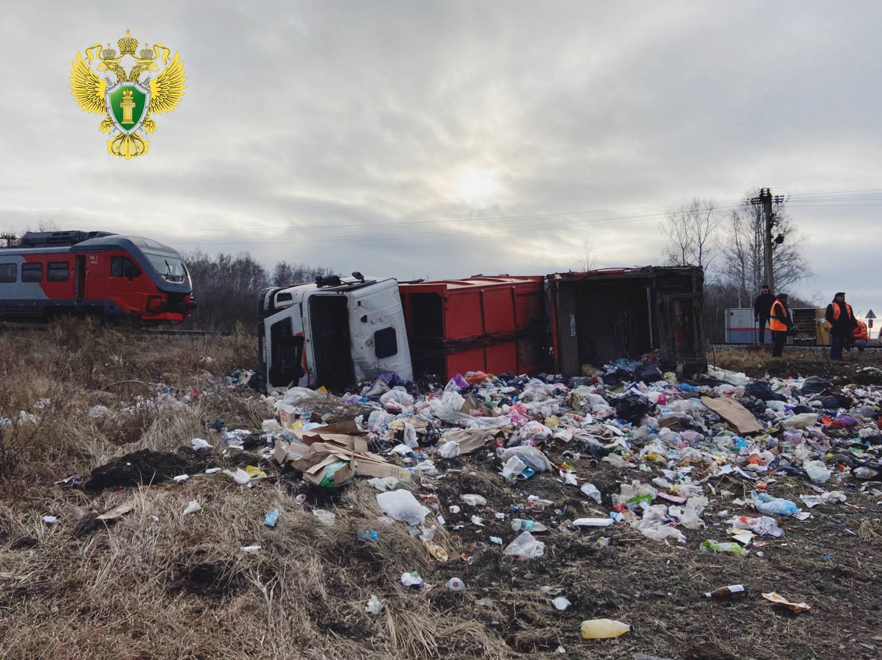 Уральская транспортная прокуратура выясняет обстоятельства столкновения грузовика с пассажирским поездом в Челябинской области Уральская транспортная прокуратура выясняет обстоятельства столкновения грузовика с пассажирским поездом в Челябинской области