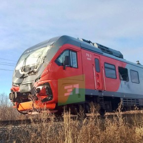 Под Челябинском пассажирский поезд протаранил мусоровоз