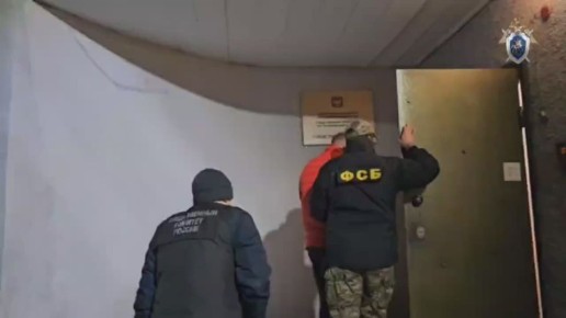 Подозреваемый доставлен в третий отдел по расследованию особо важных дел СУ СК России по Челябинской области, где задержан в порядке ст. 91 УПК РФ. Следствие планирует предъявить ему обвинение и ходатайствовать перед судом...