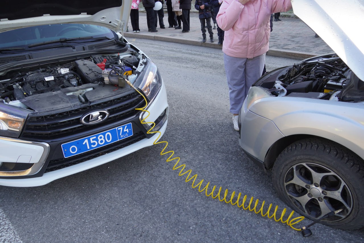 В Трехгорном начальник Госавтоинспекции помог женщине-водителю на дороге В Трехгорном начальник Госавтоинспекции помог женщине-водителю на дороге