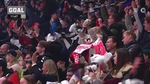 «Трактор» : «Металлург». Какую классную игру мы сейчас смотрим! «Металлург» давит и здорово действует в атаке, «Трактор» обороняется и проводит кинжальные контрвыпады