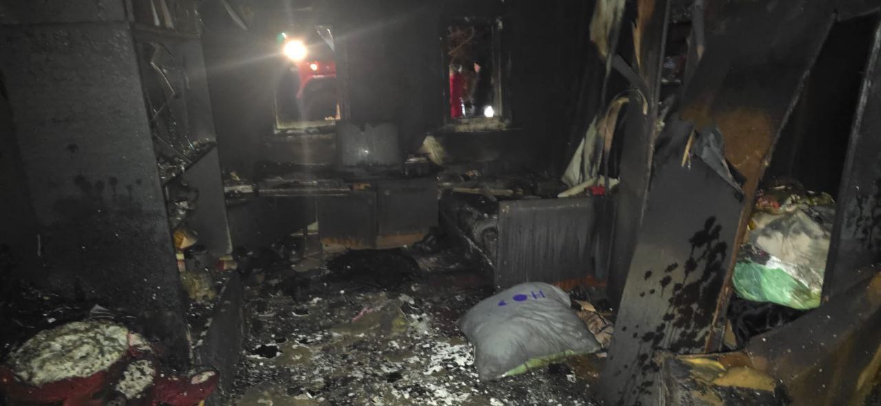 В Троицке полицейские задержали подозреваемую в убийстве путем поджога дома