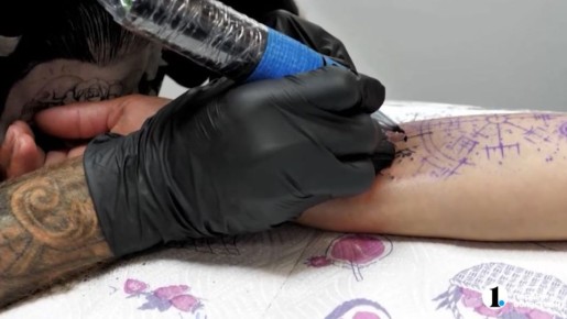 На эту и на ту набью себе тату