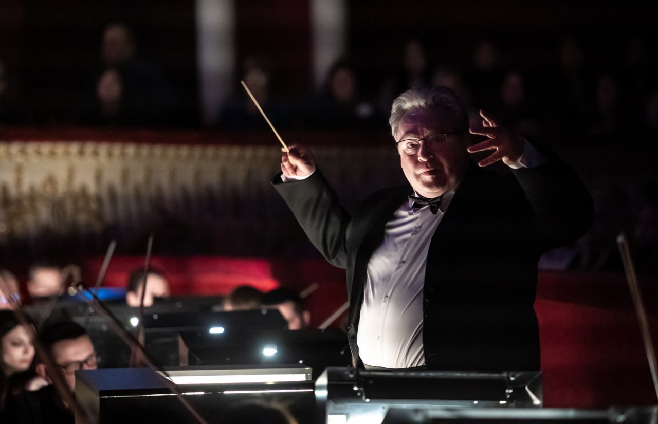 Главный дирижер челябинского театра оперы и балета получил благодарность министра культуры РФ