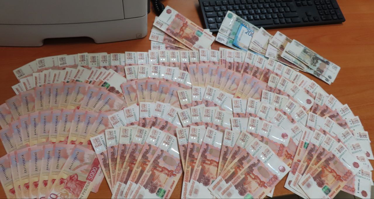 В аэропорту Челябинска мужчина пытался незаконно вывезти 1,5 млн рублей