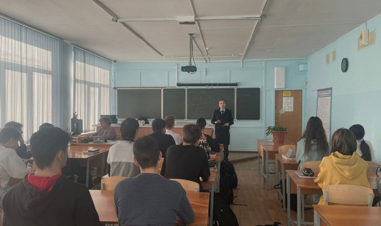 Полицейские Челябинска провели для школьников урок безопасности в период ледостава