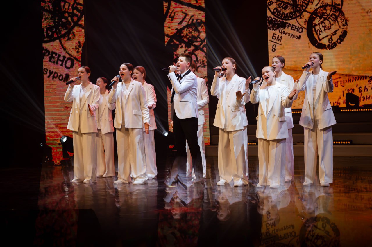 В Златоусте состоялся праздничный концерт «Звезда Уральской земли» В Златоусте состоялся праздничный концерт «Звезда Уральской земли»