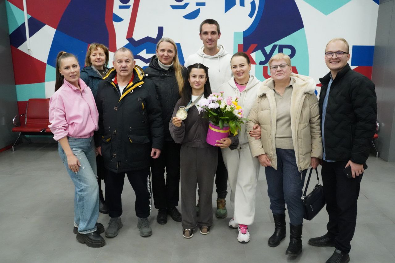 В Челябинске встретили победительницу Сурдлимпийских игр Алину Поздеева В Челябинске встретили победительницу Сурдлимпийских игр Алину Поздеева