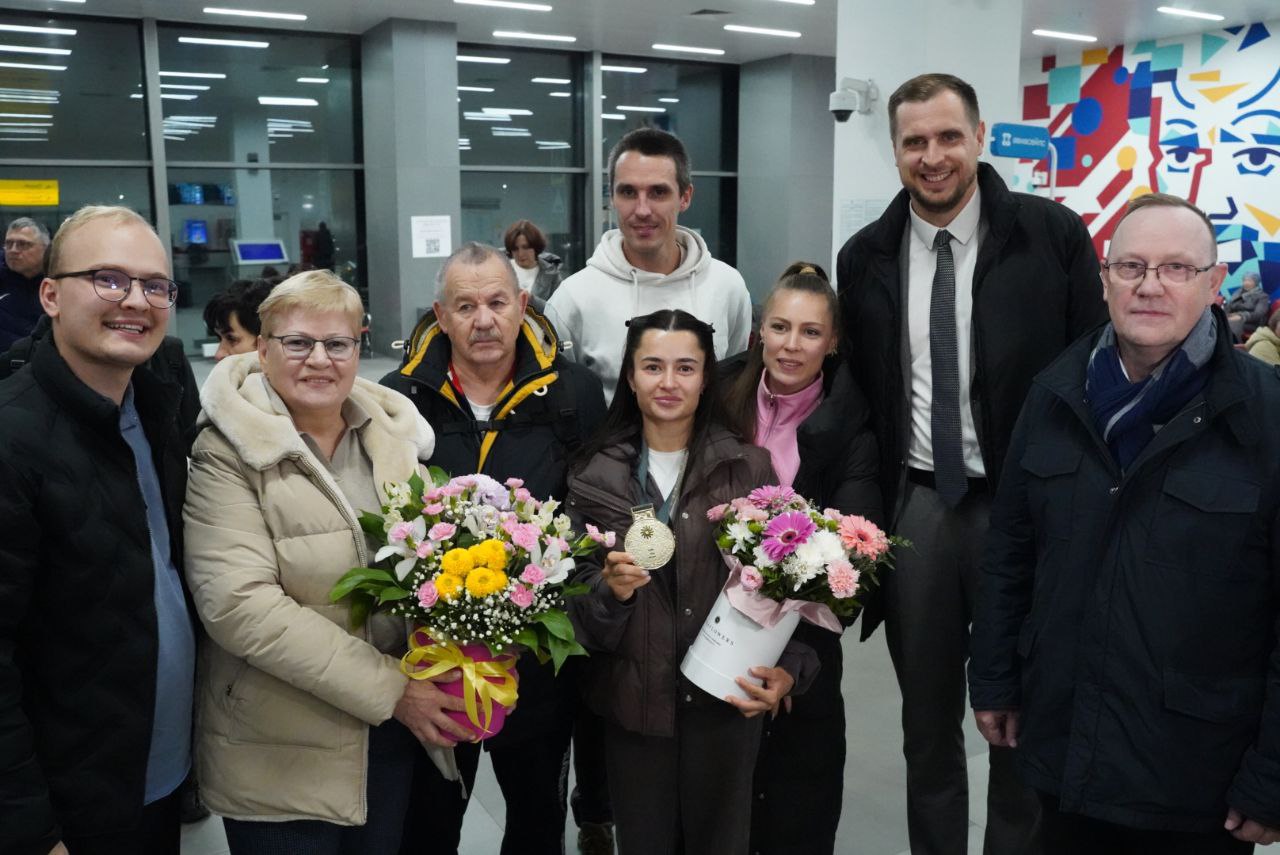 В Челябинске встретили победительницу Сурдлимпийских игр Алину Поздеева В Челябинске встретили победительницу Сурдлимпийских игр Алину Поздеева