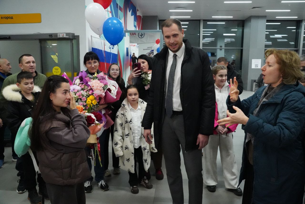 В Челябинске встретили победительницу Сурдлимпийских игр Алину Поздеева В Челябинске встретили победительницу Сурдлимпийских игр Алину Поздеева