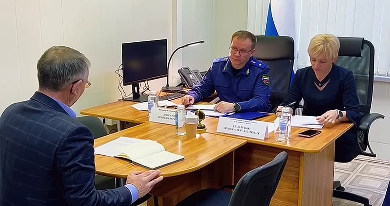 Прокурор Челябинской области Игорь Донгаузер провел выездной личный прием граждан в Кунашакском районе Сегодня, в завершении рабочей поездки, прокурор Челябинской области Игорь Донгаузер совместно с Уполномоченным по правам...