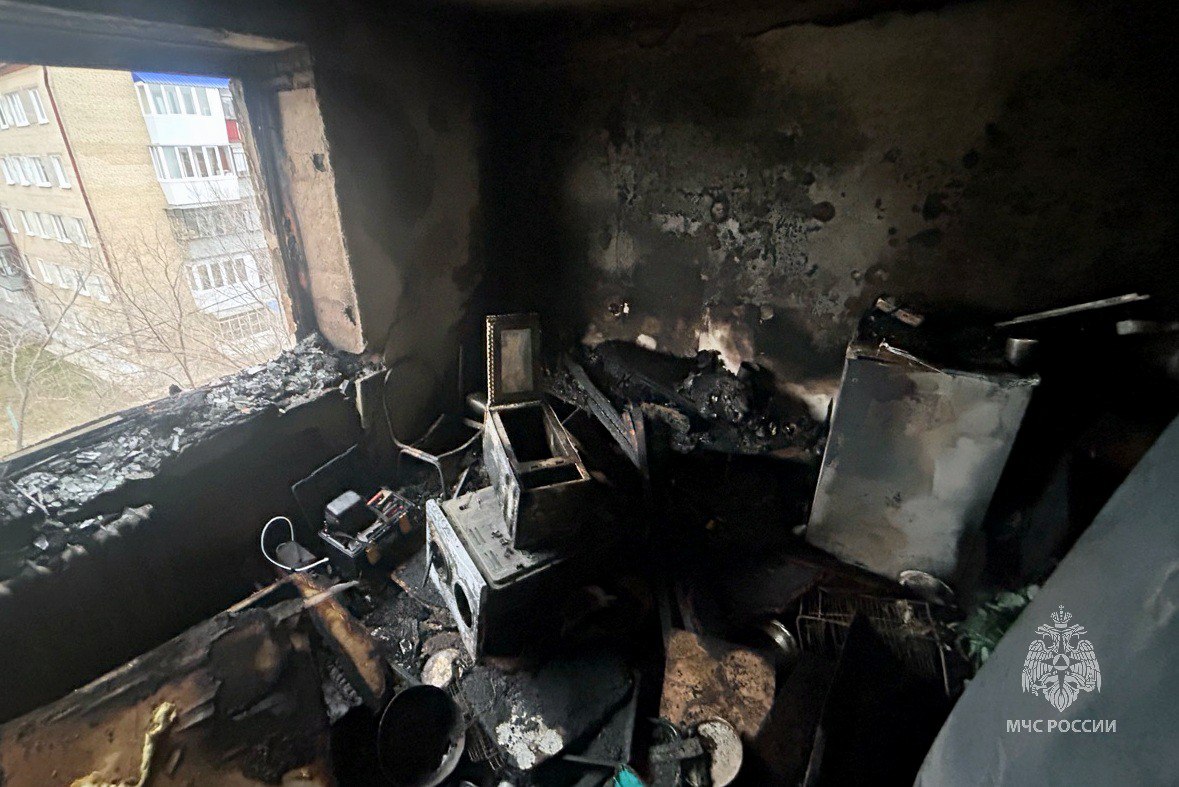 На месте пожара в городе Чебаркуль отработали специалисты испытательной пожарной лаборатории и сотрудники отделения дознания На месте пожара в городе Чебаркуль отработали специалисты испытательной пожарной лаборатории и сотрудники отделения дознания