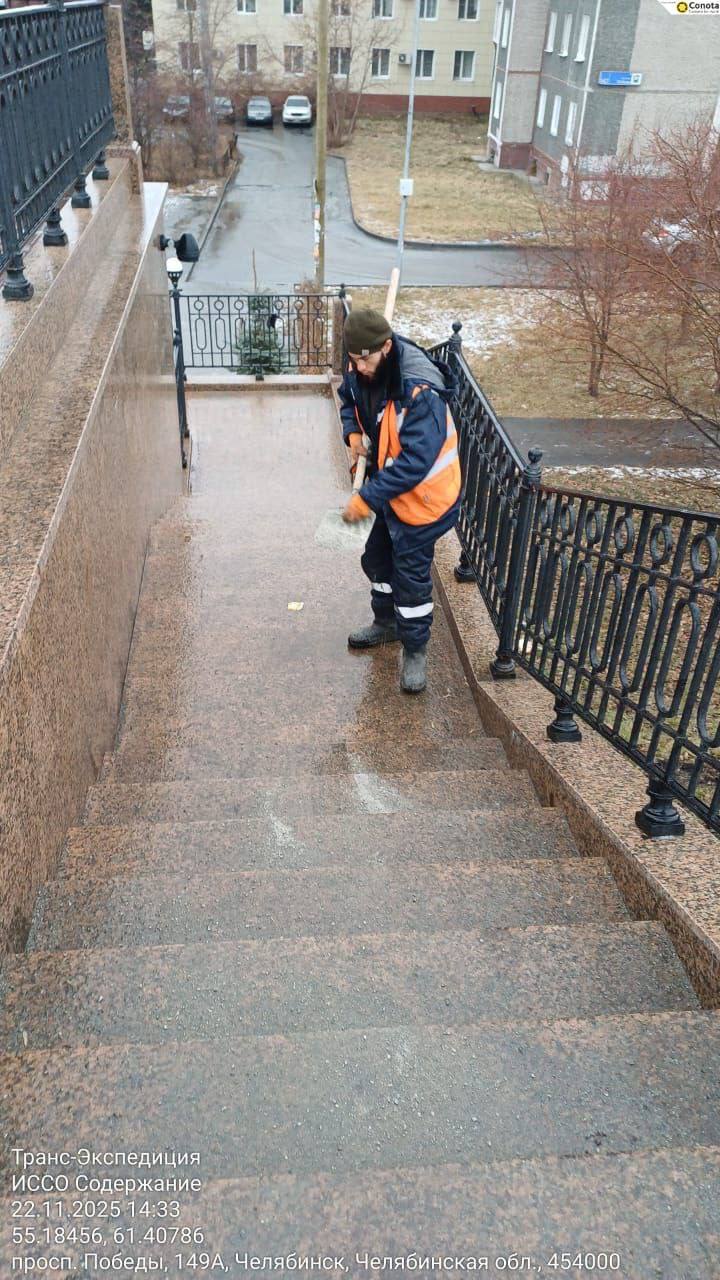 В Челябинске продолжается борьба с последствиями ледяного дождя В Челябинске продолжается борьба с последствиями ледяного дождя