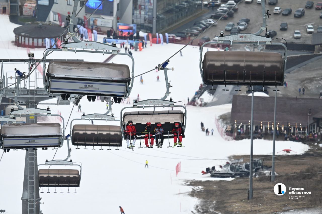На Солнечной долине в Миассе запустили шестиместный кресельный подъемник и открыли горнолыжный сезон На Солнечной долине в Миассе запустили шестиместный кресельный подъемник и открыли горнолыжный сезон