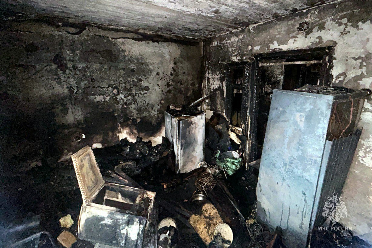 На месте пожара в городе Чебаркуль отработали специалисты испытательной пожарной лаборатории и сотрудники отделения дознания На месте пожара в городе Чебаркуль отработали специалисты испытательной пожарной лаборатории и сотрудники отделения дознания