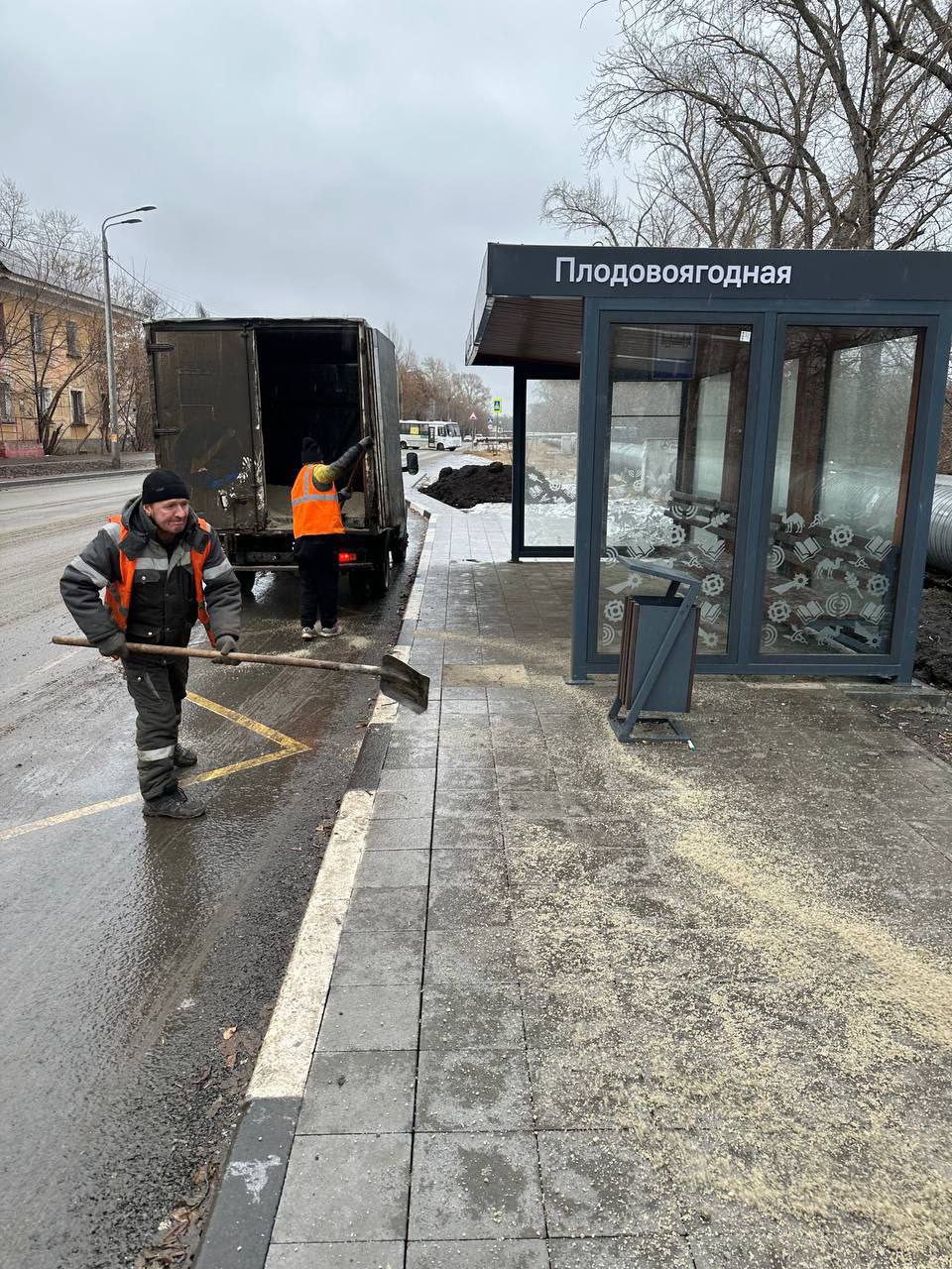 В Челябинске продолжается борьба с последствиями ледяного дождя В Челябинске продолжается борьба с последствиями ледяного дождя